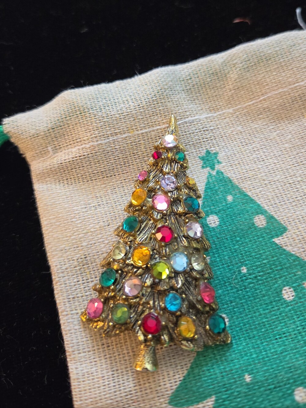Vintage Christmas Tree Brooch Textured Gold Metal & Rhinestones